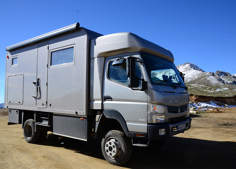 FUSO Canter Allrad mit Camperaufrüstung